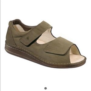 New - FINN COMFORT SANDALS size 42- men’s 9-9 1/2